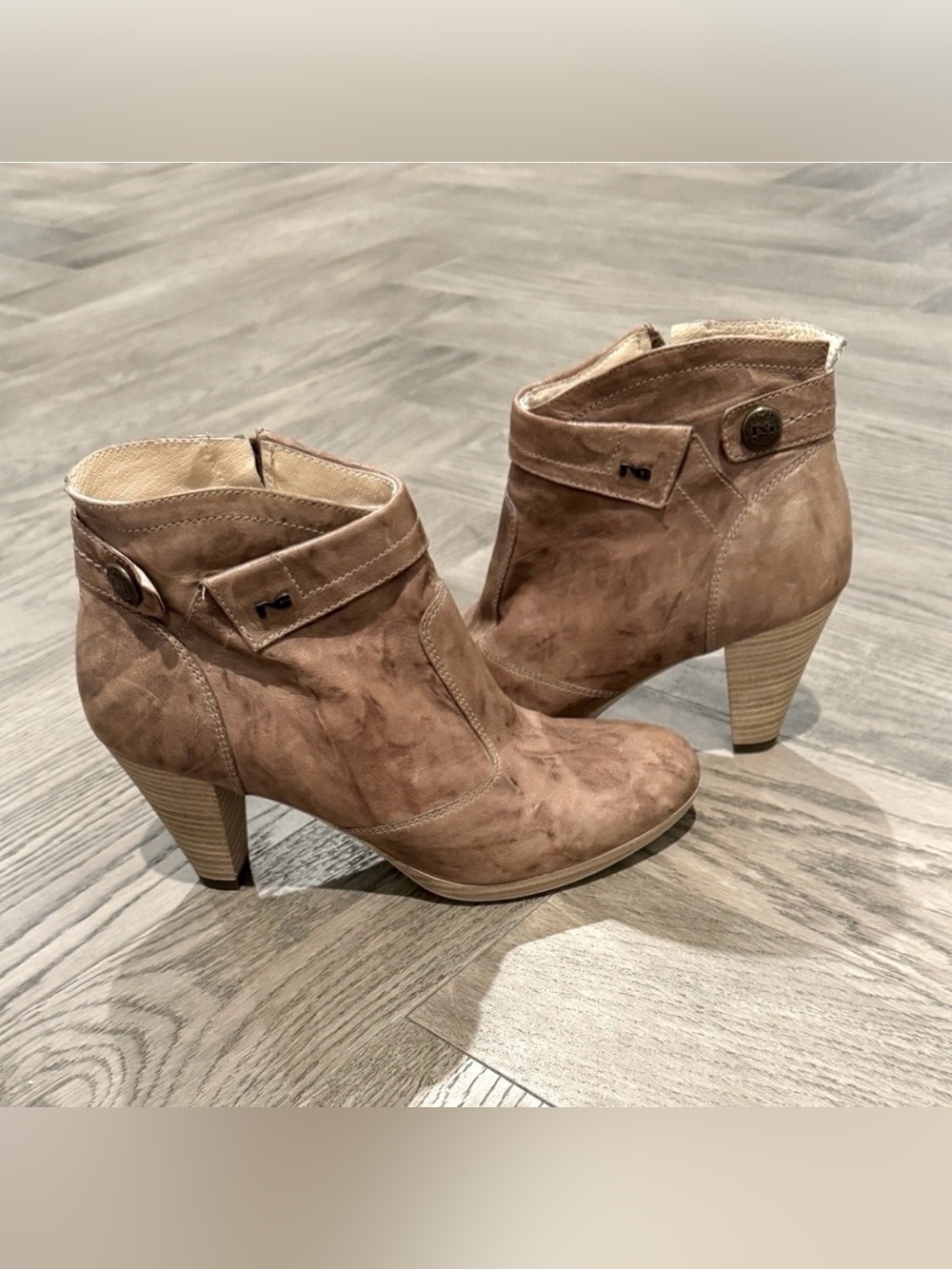 Nero Giardini Tan Marbled Leather Boots in Nearly New Condition, Size 38 (7.5)